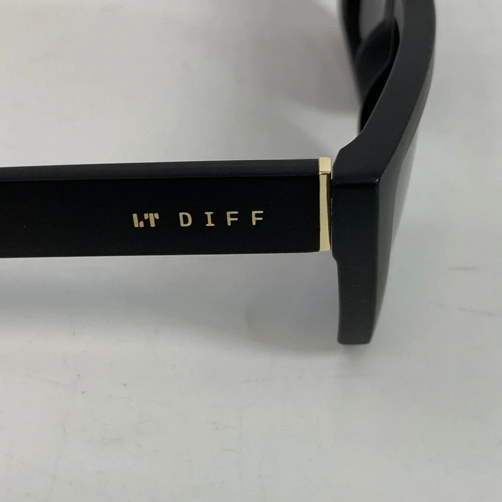 Diff Eyewear chic oversized